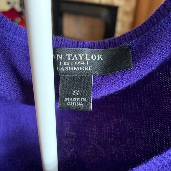 Ann Taylor cashmere sleeveless sweater. Worn once - Picture 1 of 4